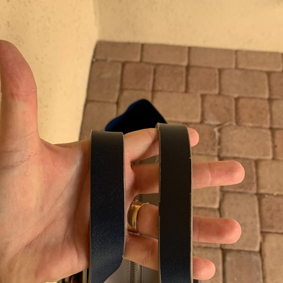 Kate Spade ♠️ Light grey tote with navy accents. - Picture 5 of 9